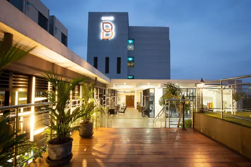 Braling Grand Hotel Purbalingga, Azana Hotels Collection Экстерьер Photos