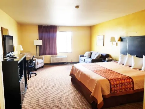 Rodeway Inn & Suites Rooms Photos