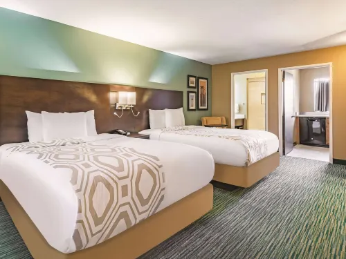 La Quinta Inn & Suites by Wyndham San Francisco Airport West Rooms Photos