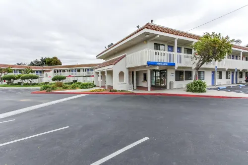 Motel 6 Salinas, CA - North Monterey Area Extérieur Photos