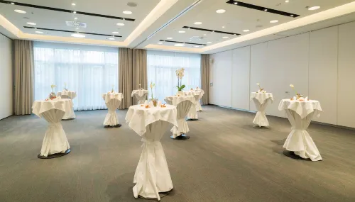 NH Danube City Dining Photos