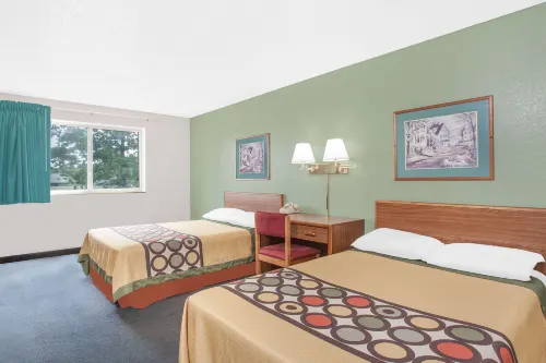 Super 8 by Wyndham Queensbury Glens Falls/Lake George Area Rooms Photos