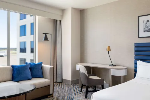 Hilton BNA Nashville Airport Terminal Rooms Photos