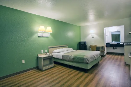 Motel 6 Tallahassee, FL - Downtown Photos