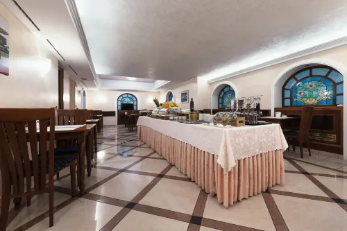 Mokinba Hotels Montebianco Dining Photos