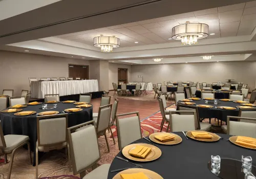 DoubleTree by Hilton Irvine Spectrum Dining Photos