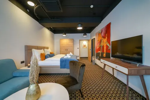 Chors Like a Hotel - Hostel Photos