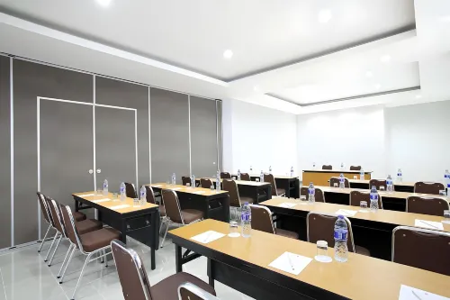 Amaris Hotel Teuku Umar Business Facilities Photos