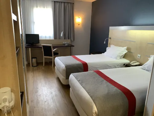 Holiday Inn Express Vitoria Rooms Photos