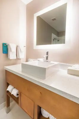 SpringHill Suites Denton Huoneet Photos