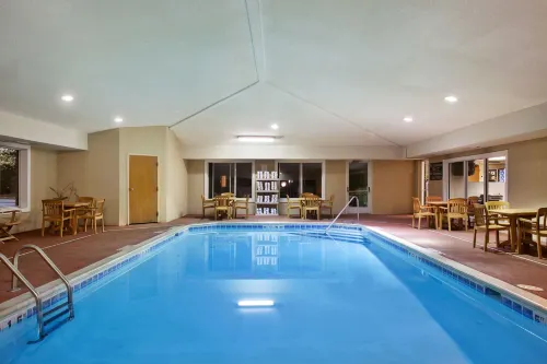 Holiday Inn Express & Suites St. Joseph Lakefront Benessere e tempo libero Photos