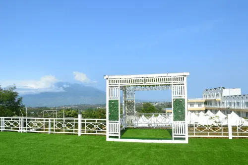 Chevilly Resort & Camp Area Publik Photos