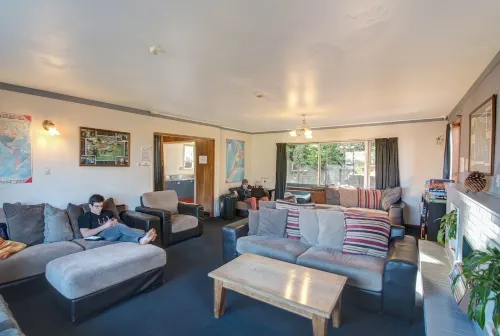The Flaming Kiwi Backpackers Public Areas Photos