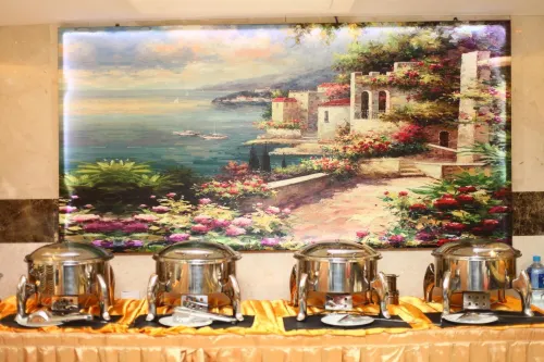Saffron Hotel Restauration Photos