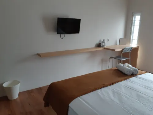 UROOMS Senayan Kamar Photos
