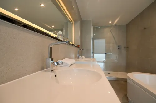 Clayton Hotel Chiswick Photos