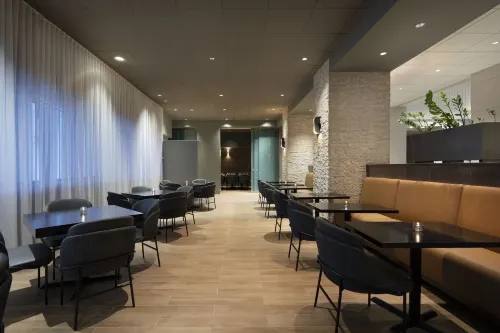 Hyatt Regency Milwaukee Restauration Photos