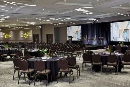 Renaissance St. Louis Airport Hotel Business Facilities Photos