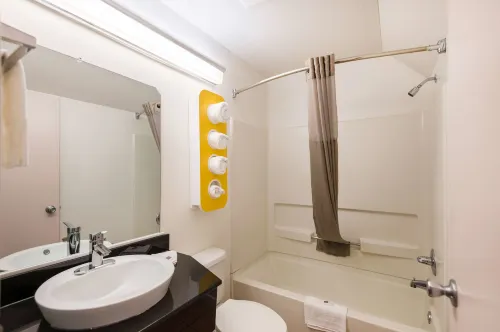 Motel 6 Olathe, KS Rooms Photos