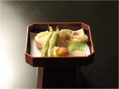 Senkei Spisning Photos