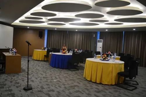 Yunna Hotel Lampung Fasilitas Bisnis Photos