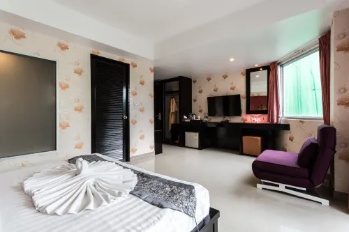 7Q Patong Beach Hotel Rooms Photos