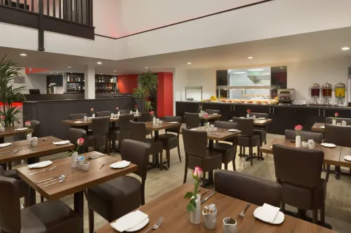 Ramada by Wyndham Hounslow - Heathrow East Dining Photos