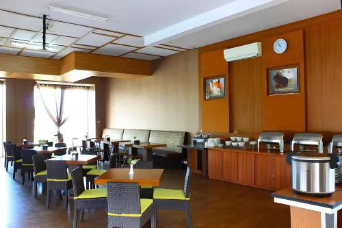 The Rizen Hotel Makanan Photos