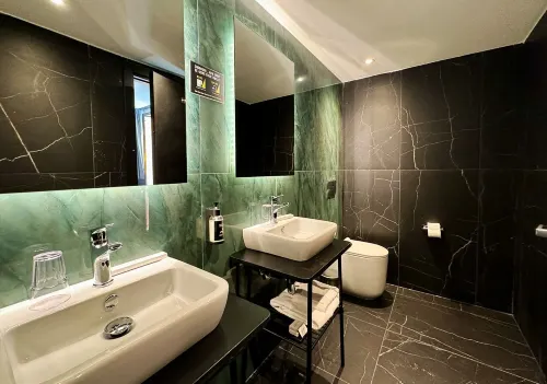 So City Hotel Rooms Photos