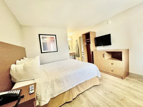 Days Inn & Suites by Wyndham Arlington Near Six Flags Chambres Photos