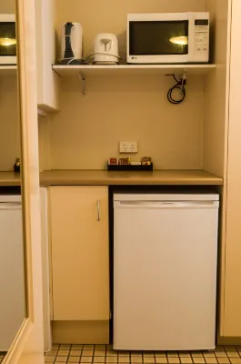 Lancaster Court Motel Rooms Photos