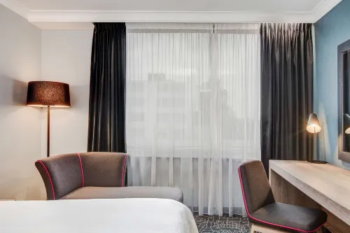 Radisson Hotel and Conf Centre London Heathrow Rooms Photos