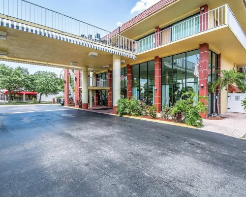 Quality Inn & Suites at Tropicana Field Near Hotel Photos