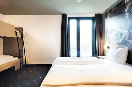 B&B HOTEL München-Moosach Photos