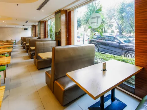 Poly Hotel Ăn uống Photos