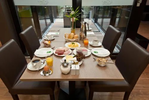 Holiday Inn - the niu, Fusion Hamburg St. Georg Mahlzeiten Photos
