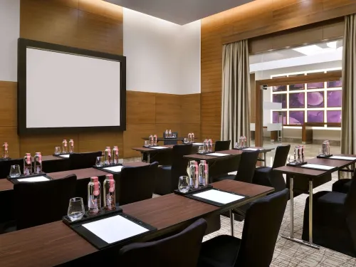 Mövenpick Hotel Jumeirah Beach Business Photos