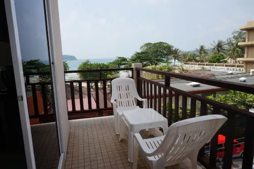 Kata Beachwalk Hotel and Bungalows Zimmer Photos