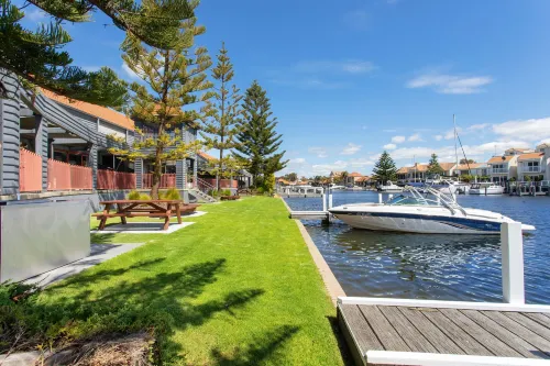 Mariners Cove Waterfront Motel and Apartments Public Areas Photos
