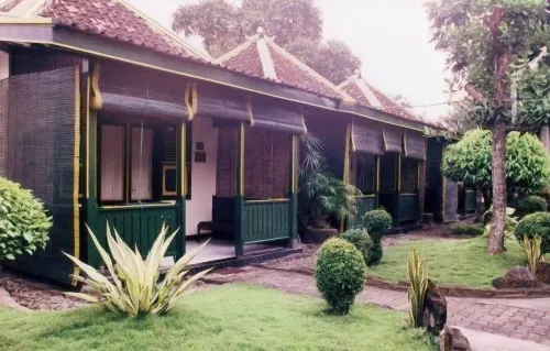 Hotel Batik Yogyakarta Exteriör Photos