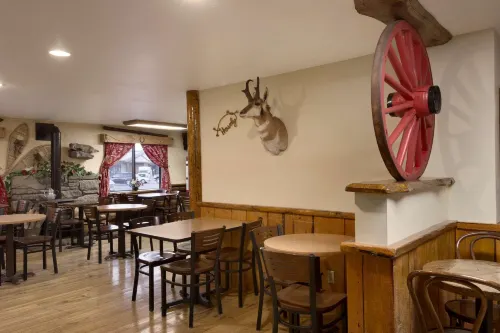 Super 8 by Wyndham Jackson Hole Restauration Photos