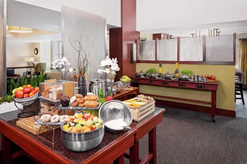 DoubleTree by Hilton Hotel Boston Bayside Dining Photos
