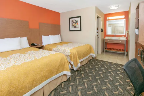 Days Inn & Suites by Wyndham Arlington Near Six Flags Chambres Photos