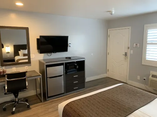 Pacific Inn Monterey Photos