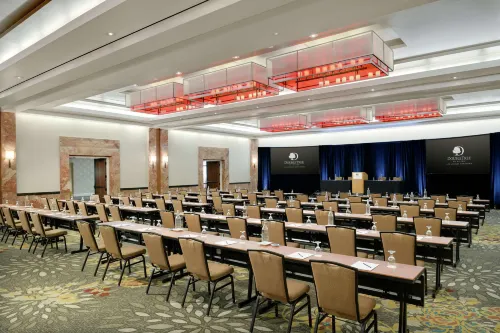 Doubletree by Hilton Los Angeles Downtown Business Facilities Photos
