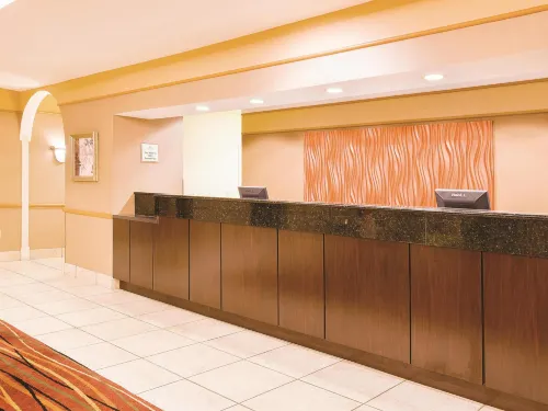 La Quinta Inn & Suites by Wyndham Cincinnati Airpt Florence Public Areas Photos