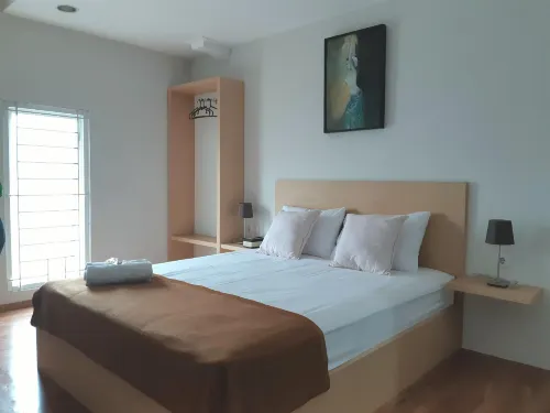 UROOMS Senayan Kamar Photos