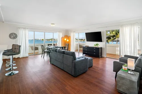 Palm Tree Club Miami Hotel Rooms Photos