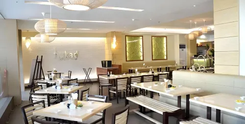 Royal Garden Hotel Restauration Photos