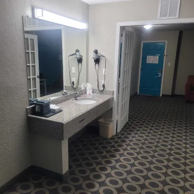 Travelodge by Wyndham San Antonio Downtown Northeast Rooms Photos